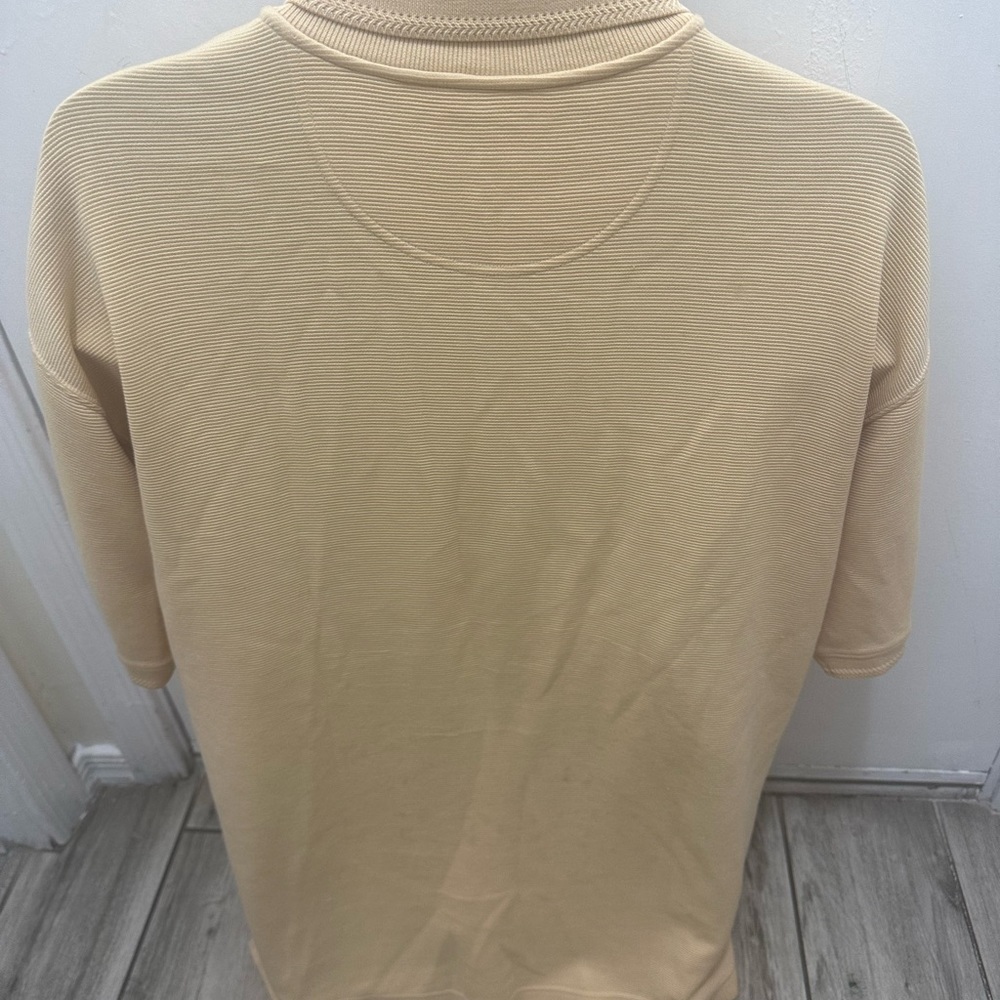 Men’s pre own as is Tommy Bahama size M medium silk polo shirt yellow - Picture 2 of 3